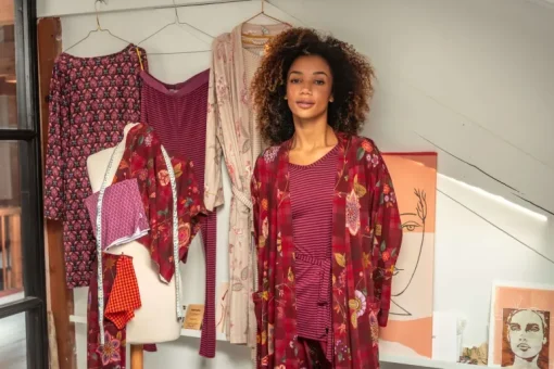 Naomi Kimono Flores Felices Rot